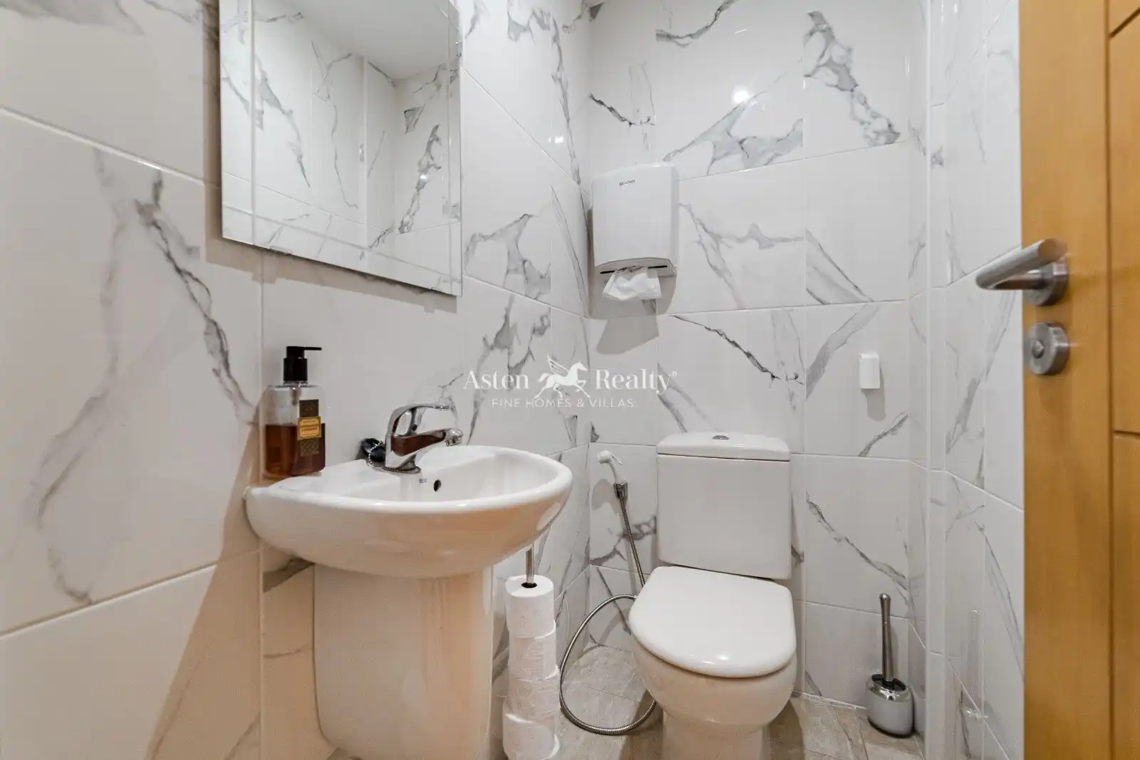 Baño de Local en traspaso en Adeje con Aire acondicionado, Amueblado y Internet