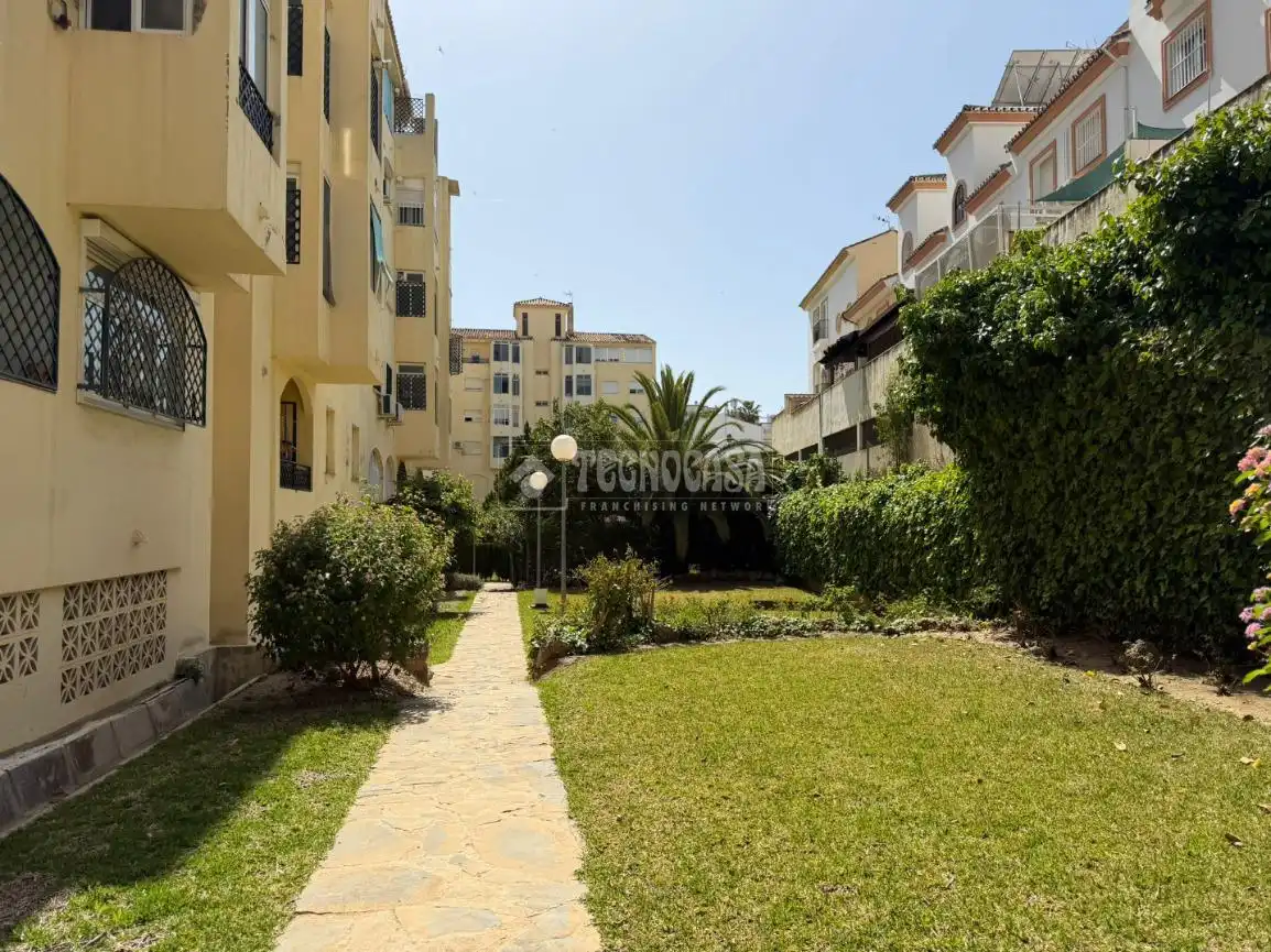 Vista exterior de Piso en venta en Mijas con Terraza y Piscina comunitaria