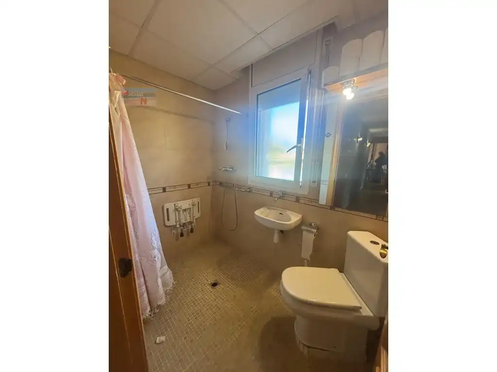 Bathroom of Houses for sale in La Bisbal del Penedès  with Oven and Microwave