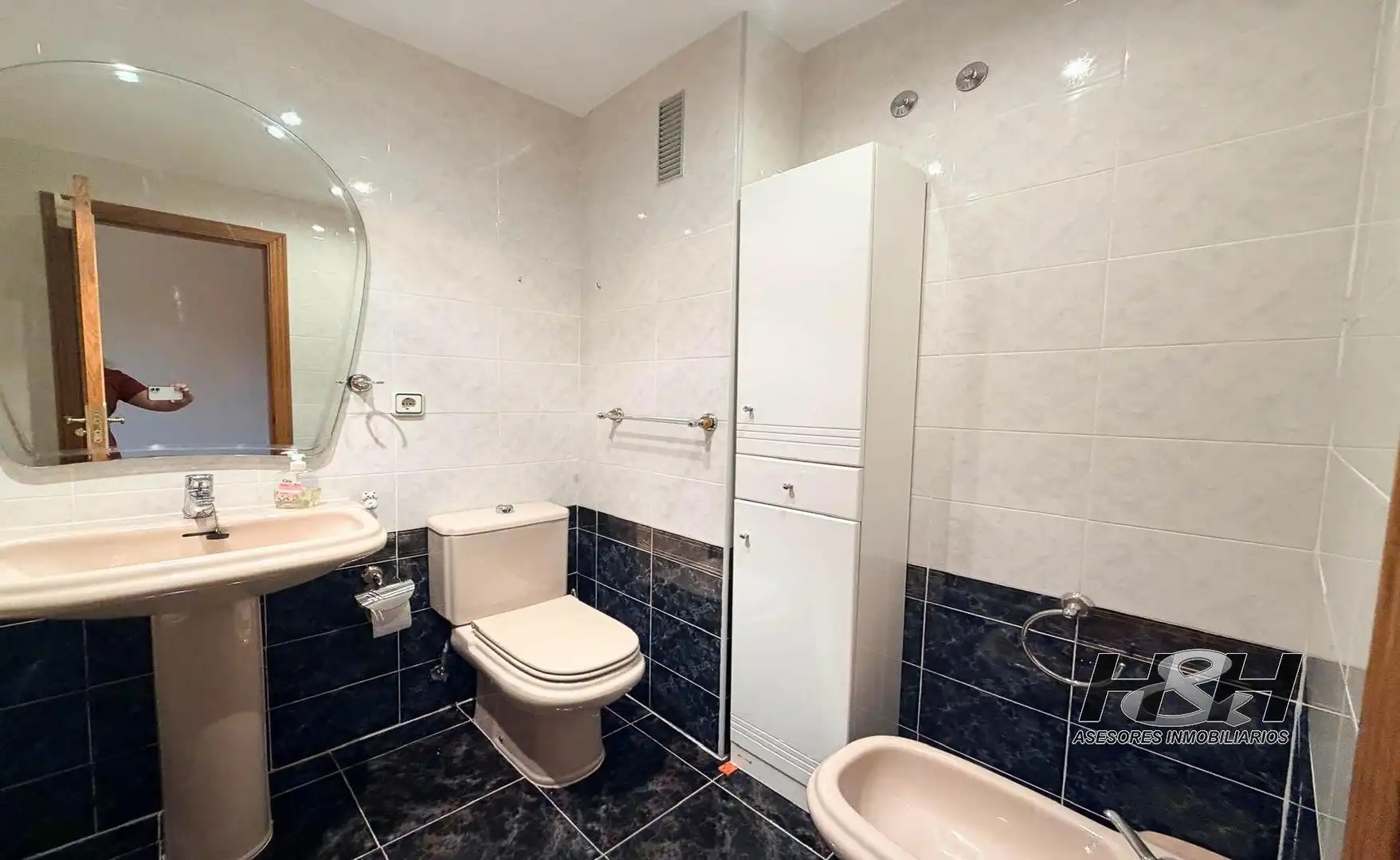 Baño de Piso de alquiler en Burjassot con Aire acondicionado, Amueblado y Balcón