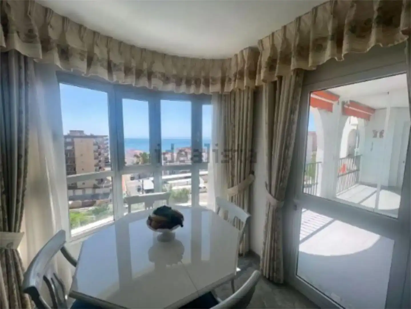 Dormitori de Pis de lloguer en Fuengirola amb Aire condicionat i Piscina
