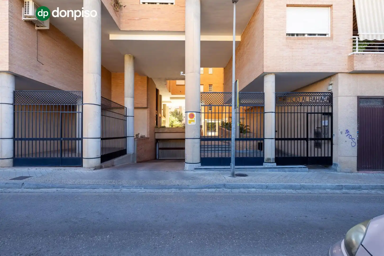 Außenansicht von Wohnungen zum Verkauf in Granada mit Heizung und Terrasse
