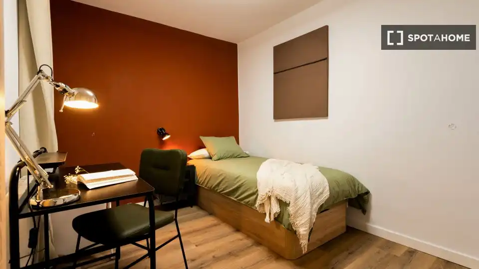 Habitación de Piso para compartir en Sabadell con Aire acondicionado, Calefacción y Amueblado