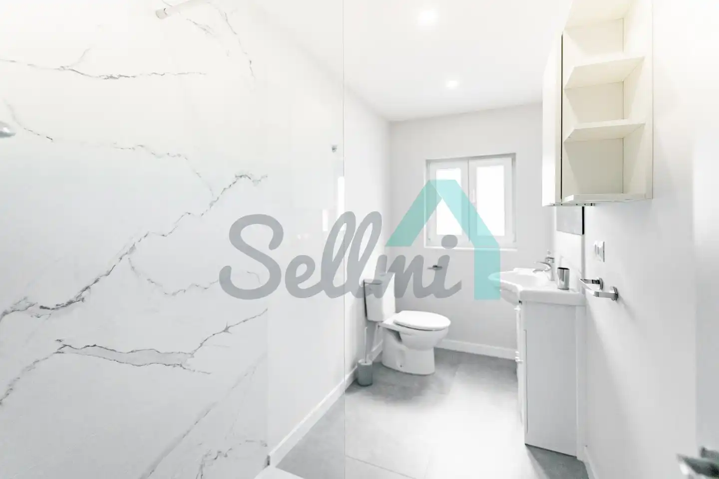 Bathroom of Flat for share in Oviedo   with Heating, Furnished and Internet