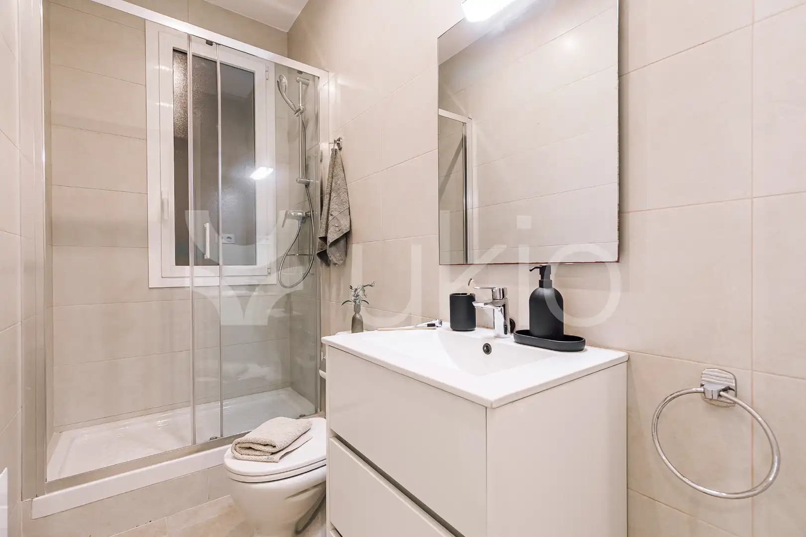Badezimmer von Wohnungen zur Miete in Barcelona mit Heizung, Möbliert und Ofen