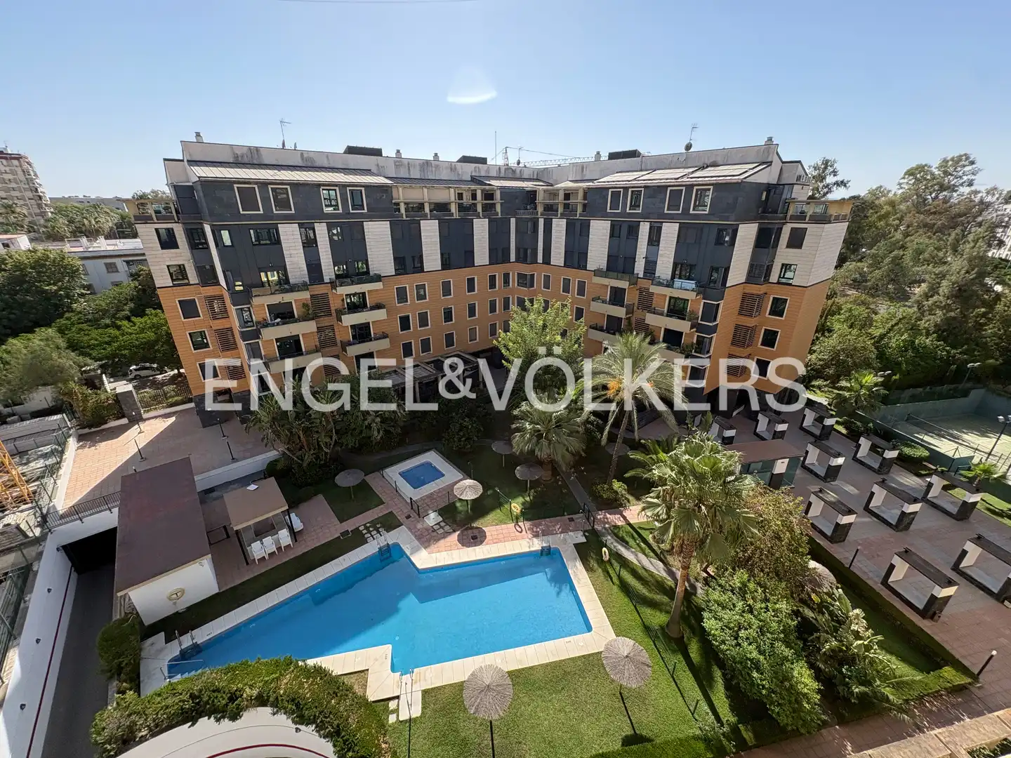 Exterior view of Attic for rent in Sevilla  with Air Conditioner, Heating and Private garden