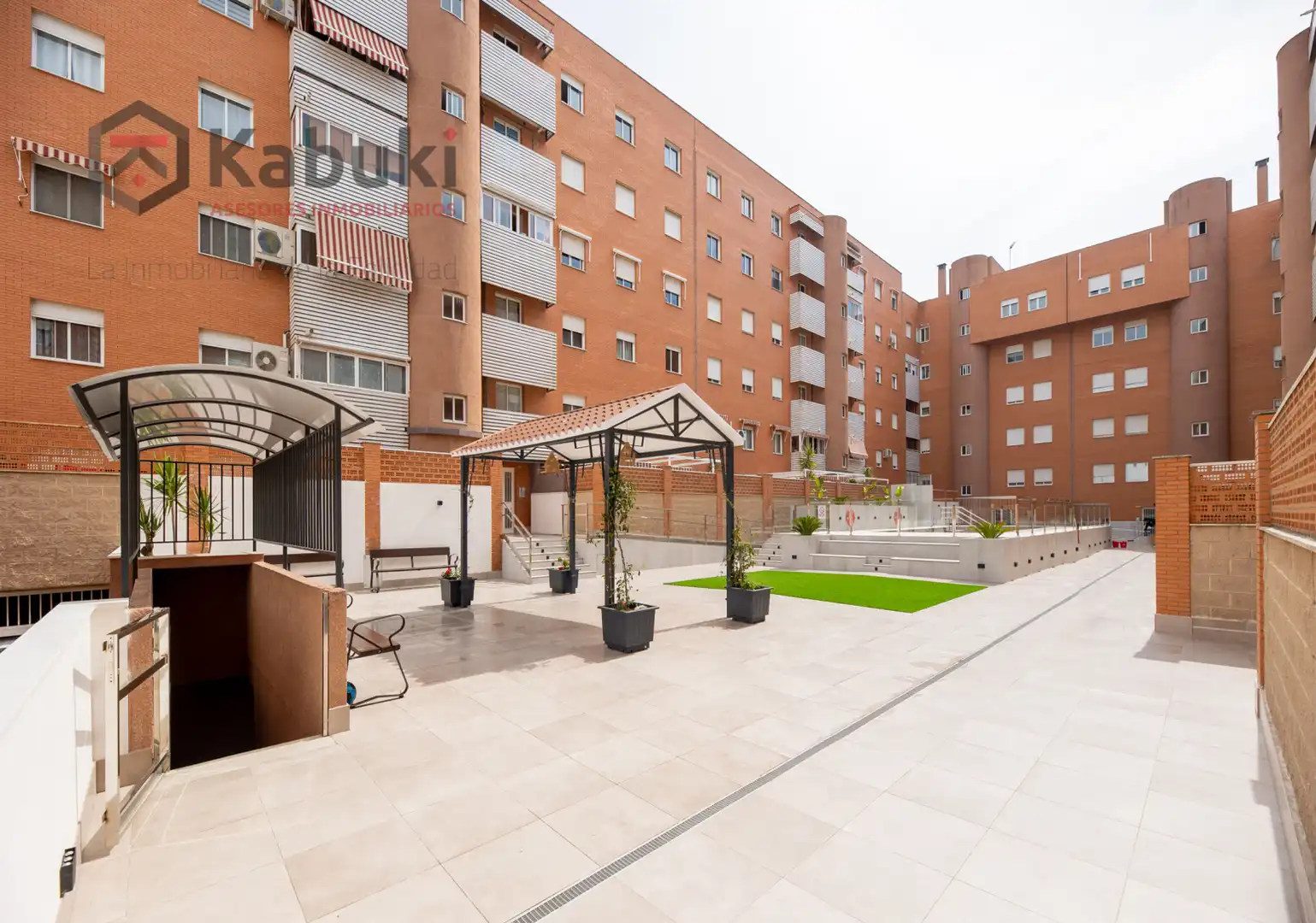 Parking of Attic for rent in Granada  with Air Conditioner, Heating and Private garden
