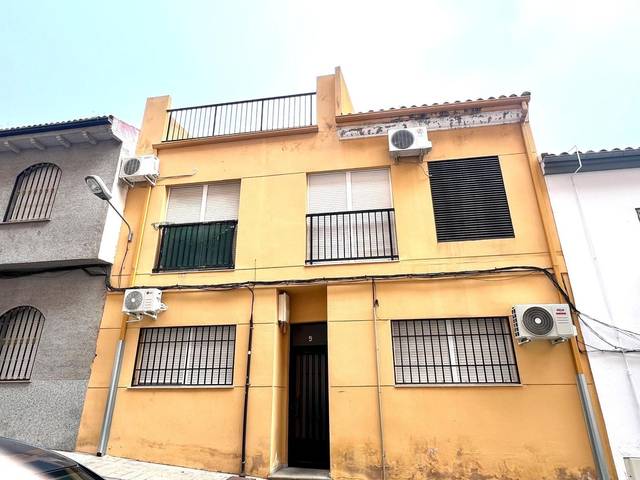 Piso en Venta en Calle SAN ISIDORO en Miralvalle - Av. Virgen del Puerto - La Data