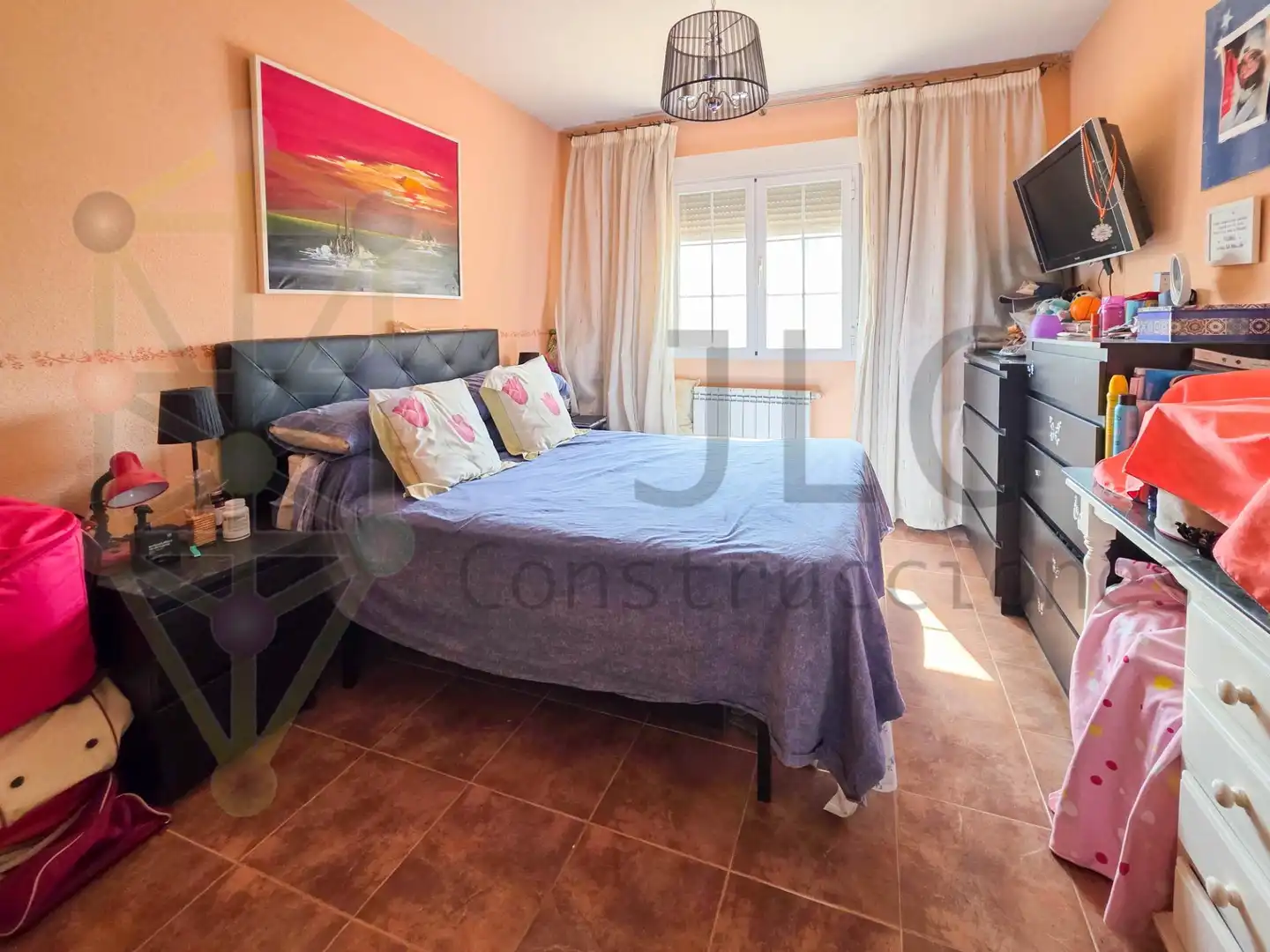 Habitación de Casa adosada en venta en El Casar con Calefacción y Piscina comunitaria