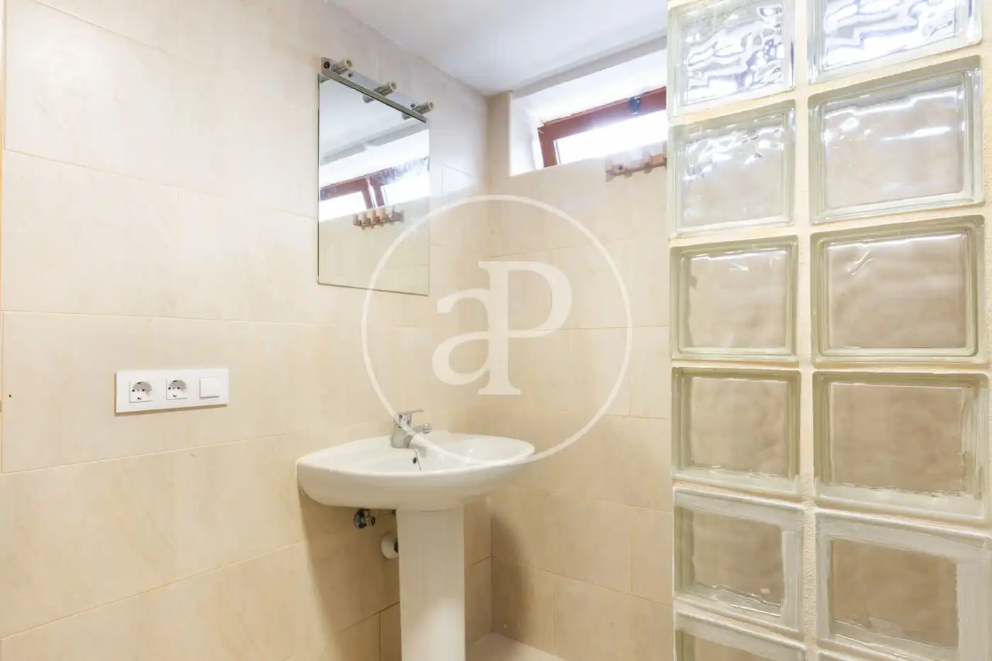 Bathroom of Houses for sale in Chiva  with Air Conditioner, Heating and Private garden