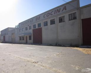 Vista exterior de Nau industrial en venda en Lucena