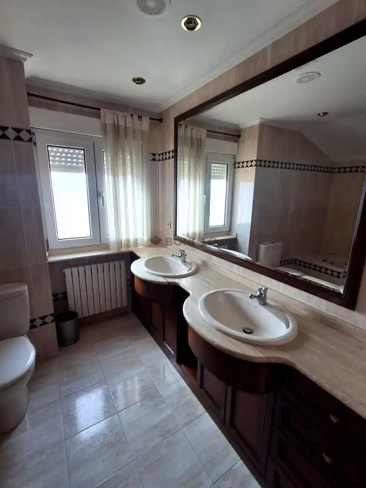 Baño de Dúplex en venta en Teruel con Calefacción, Terraza y Amueblado
