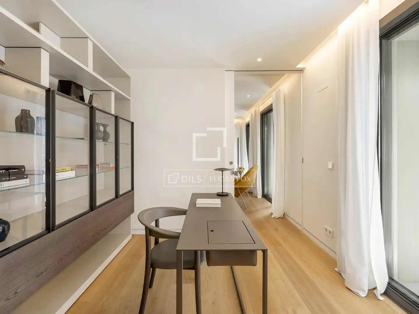 Bedroom of Flat for sale in Barcelona  with Air Conditioner, Terrace and Swimming Pool