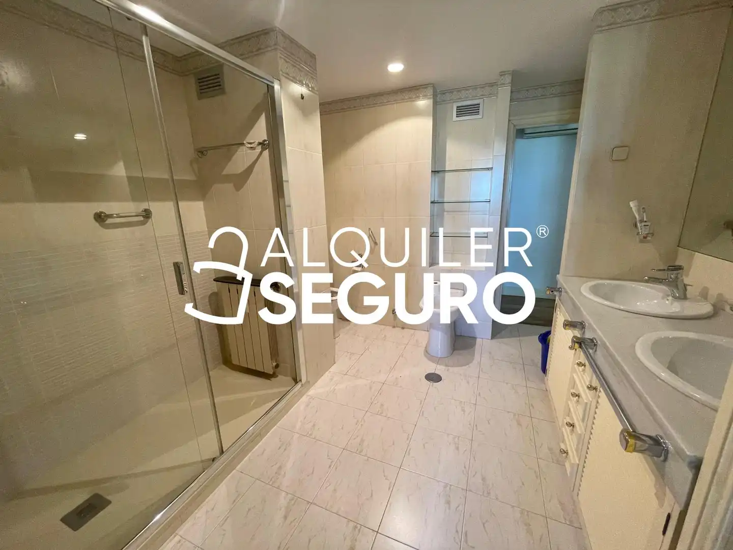 Bathroom of Flat for rent in Madrid  with Air Conditioner, Heating and Terrace