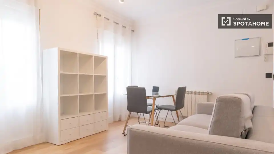 Sala de estar de Piso de alquiler en Madrid con Aire acondicionado, Calefacción y Amueblado
