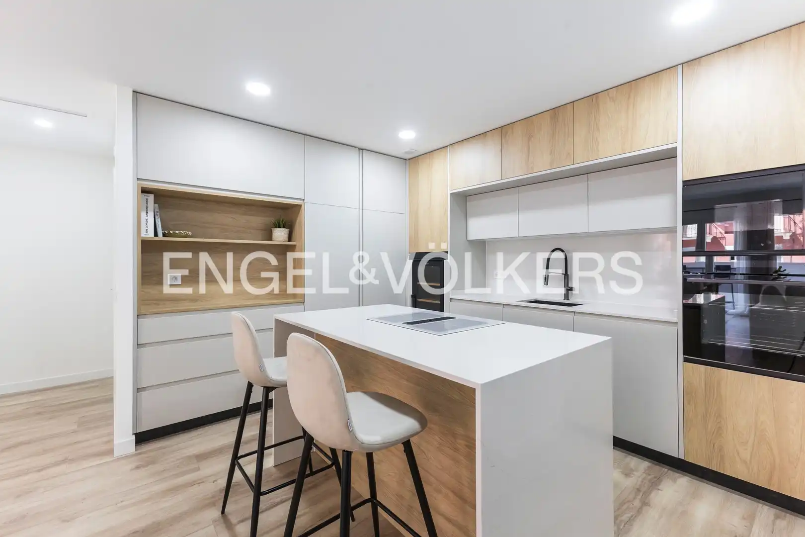 Kitchen of Flat for sale in Madrid  with Air Conditioner, Heating and Parquet flooring