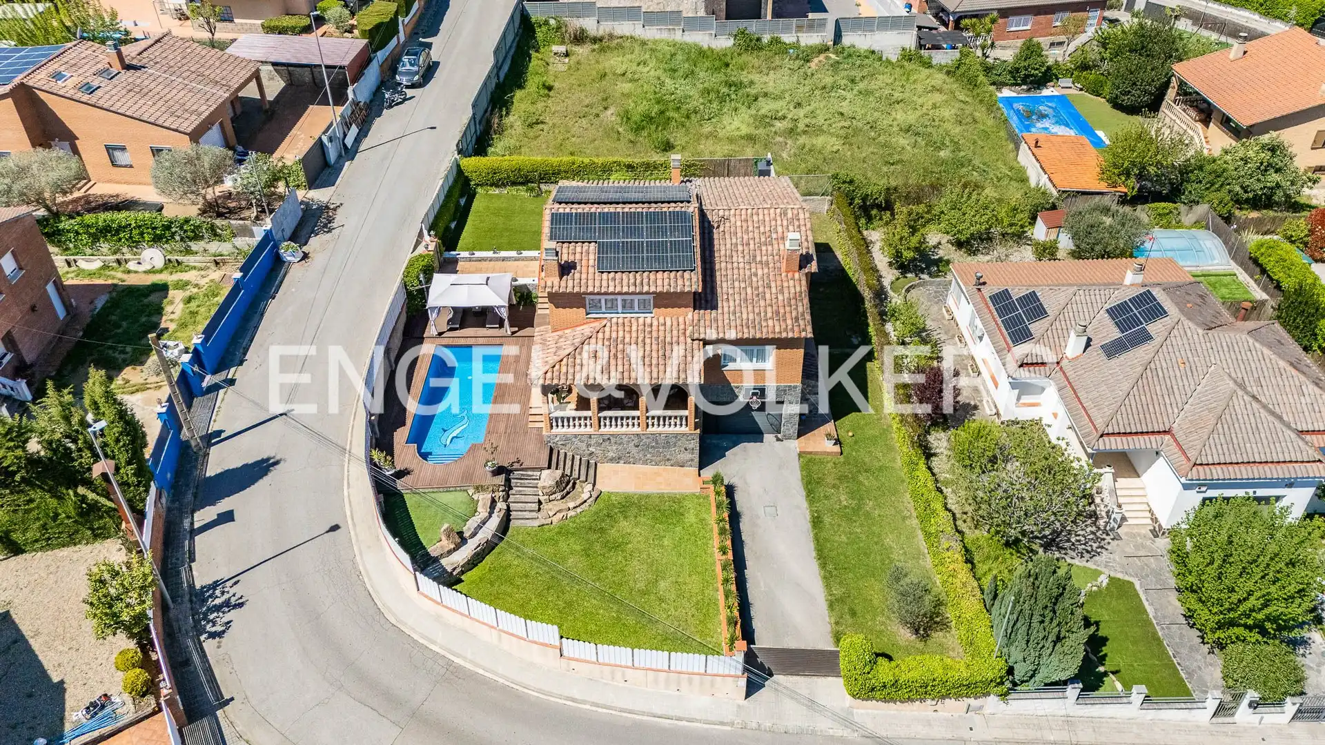 Vista exterior de Casa o chalet en venta en Castellar del Vallès con Aire acondicionado, Calefacción y Jardín privado