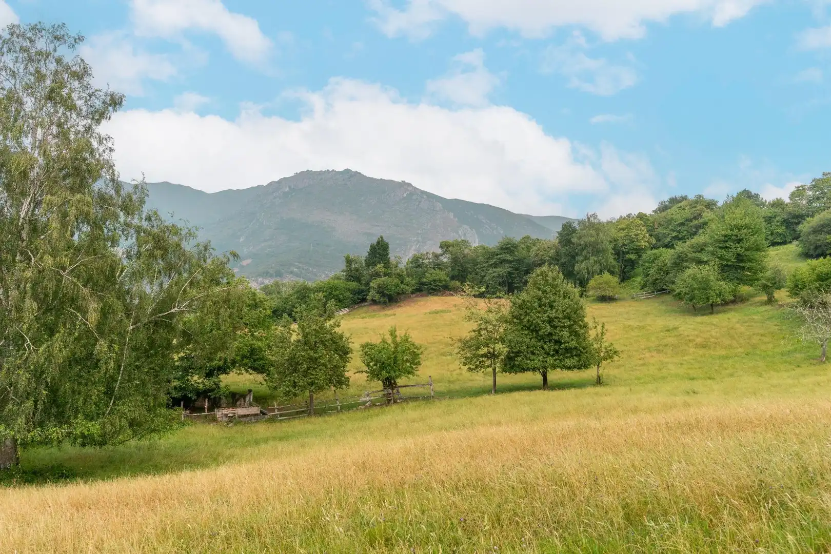Finca rústica en venta en Sobrescobio con Jardín privado, Terraza y Amueblado