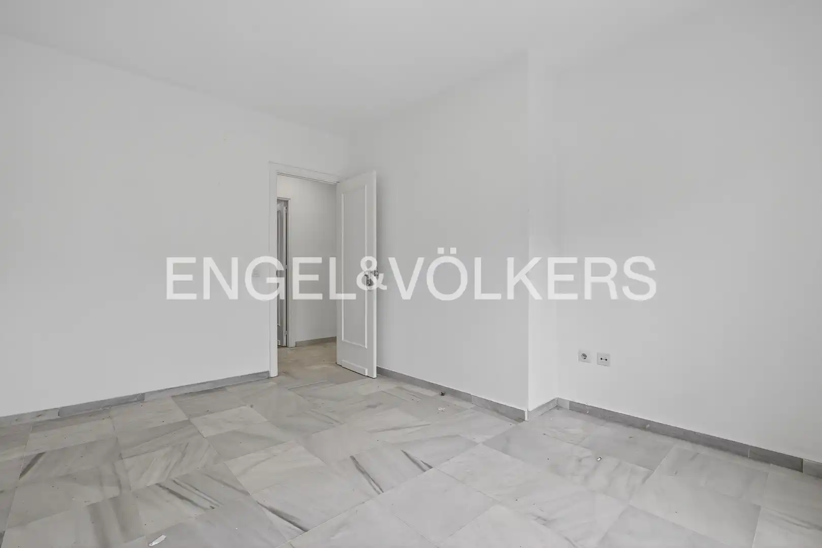 Houses for sale in Tomares  with Air Conditioner, Heating and Private garden