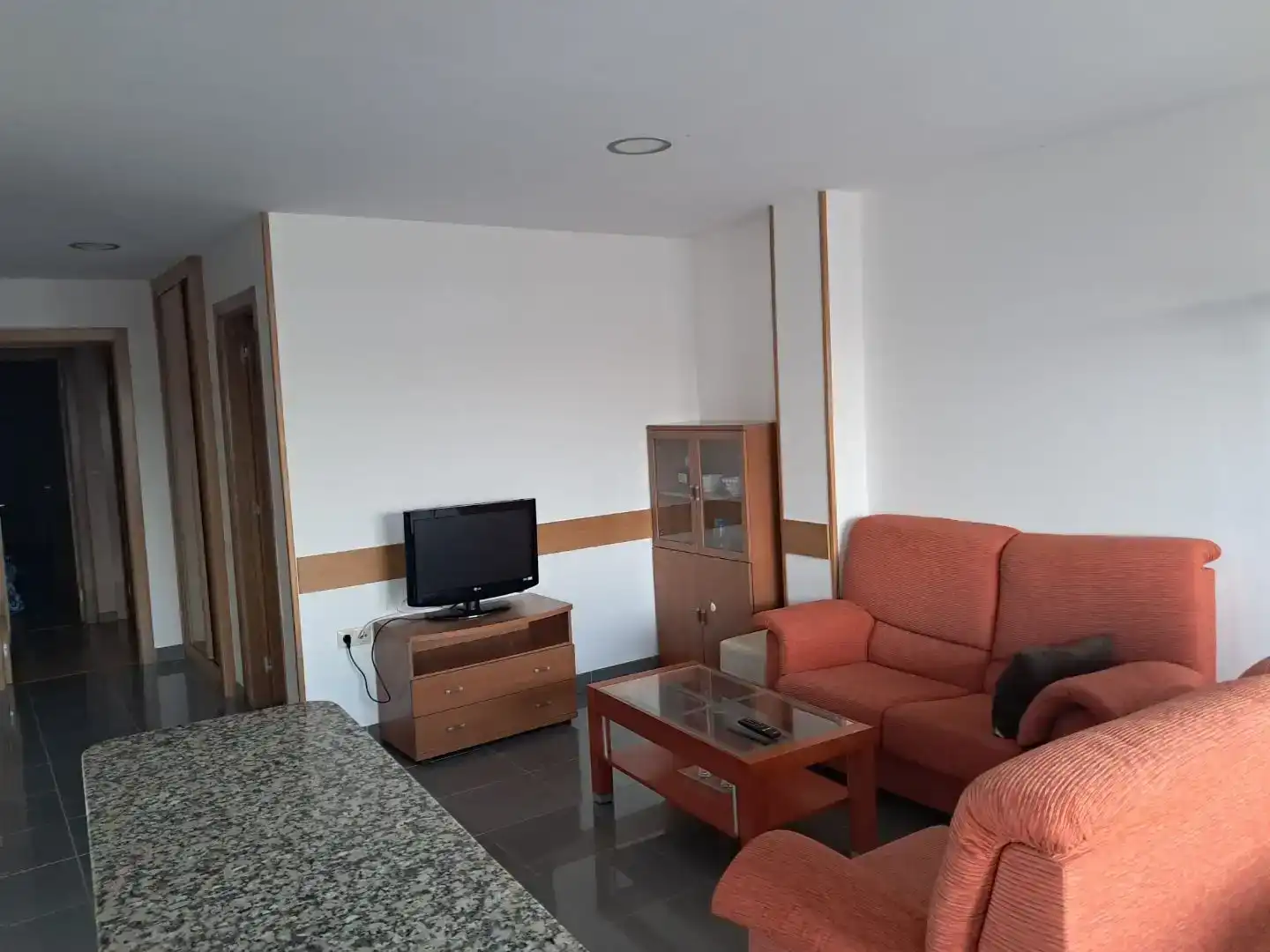 Sala d'estar de Pis de lloguer en Boiro amb Moblat i Balcó