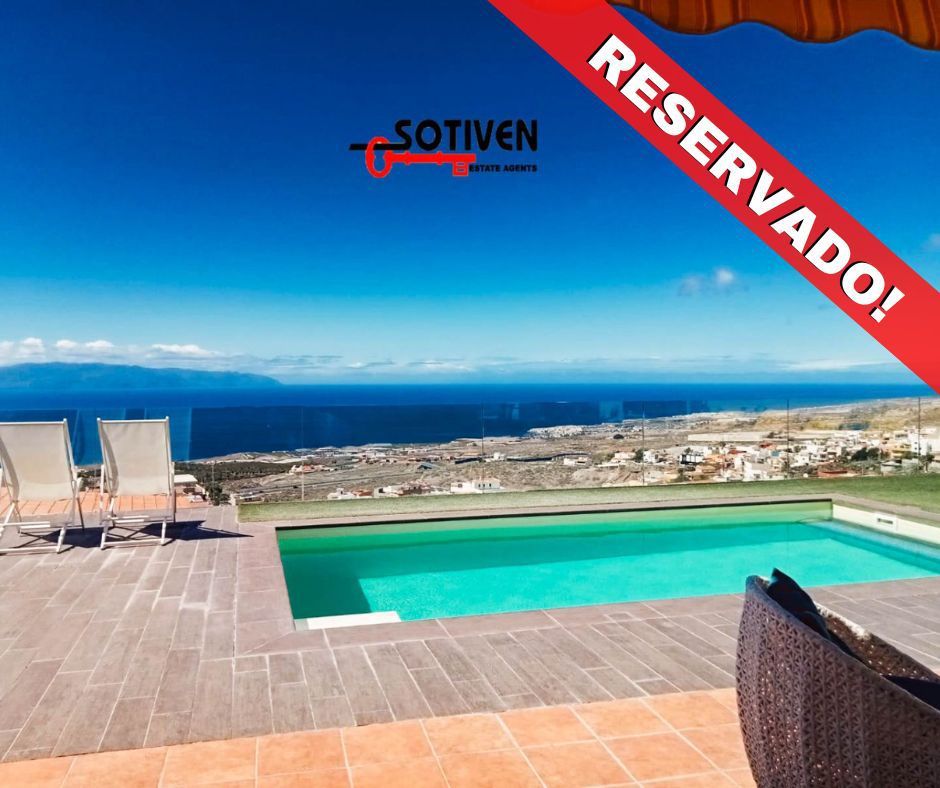 Vista exterior de Casa o xalet en venda en Adeje amb Piscina