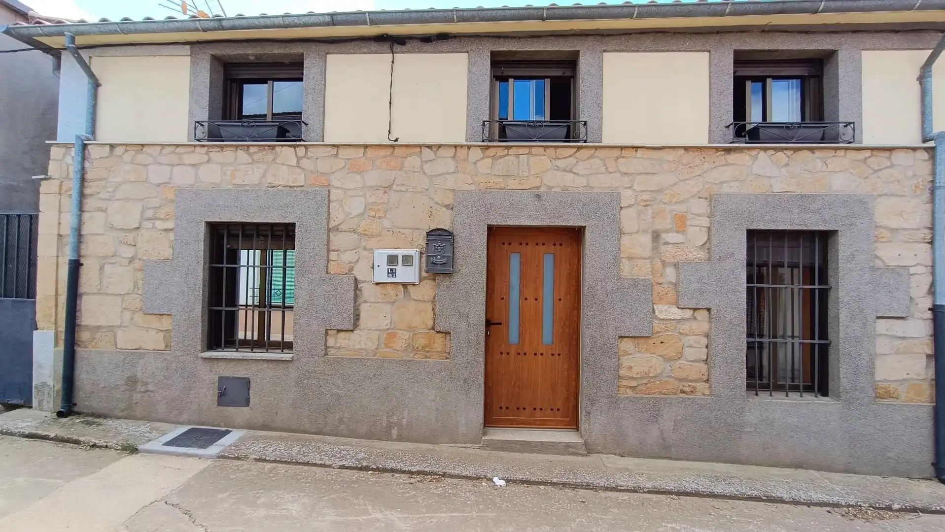 Vista exterior de Casa o chalet en venta en San Muñoz con Terraza y Trastero
