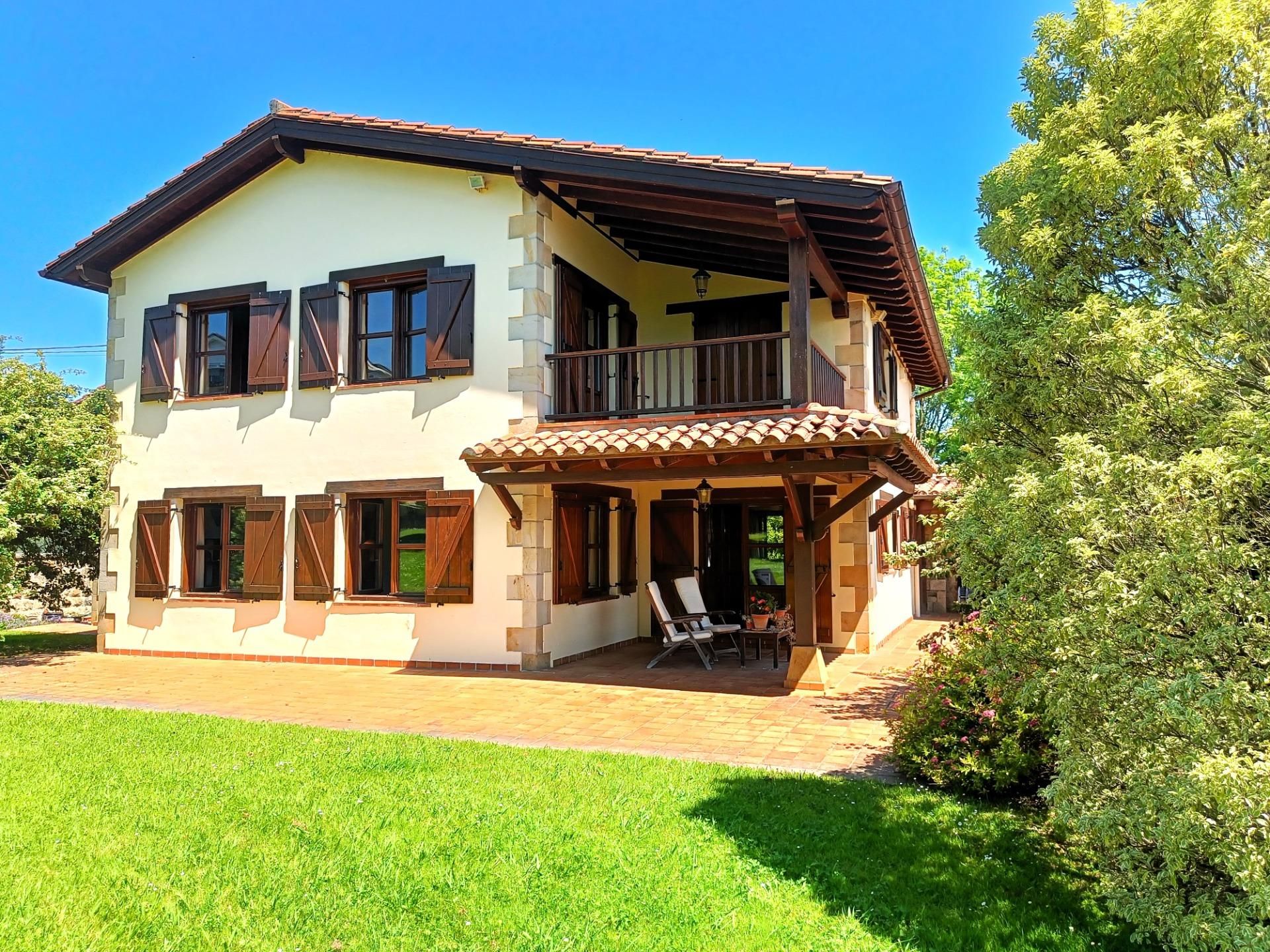 Exterior view of House or chalet for sale in Camargo  with Private garden, Terrace and Storage room