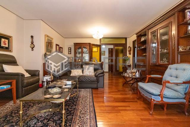 Piso en Venta en C. de Pechuán en Ciudad Jardín