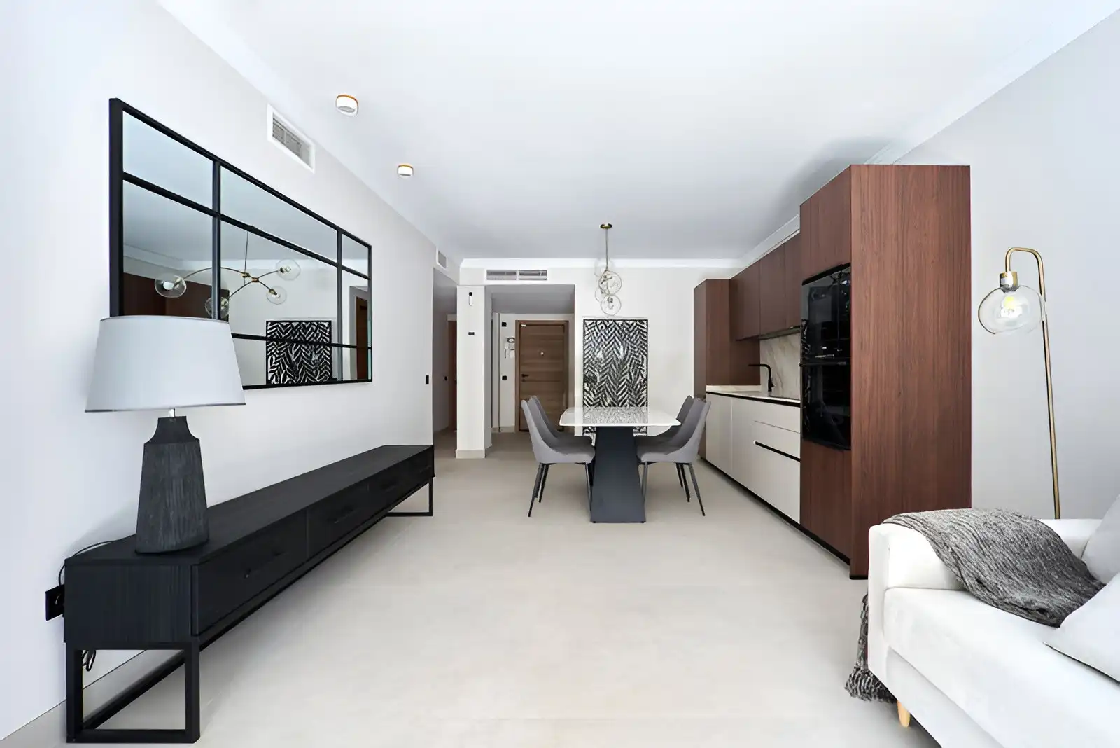 Sala d'estar de Planta baixa en venda en Marbella amb Aire condicionat, Terrassa i Traster