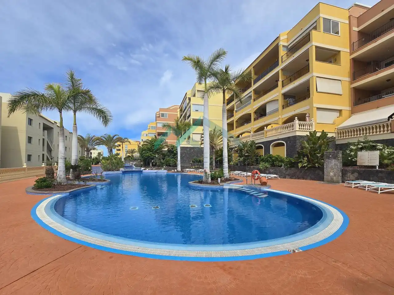 Schwimmbecken von Erdgeschoss zum Verkauf in Arona mit Klimaanlage, Terrasse und Möbliert