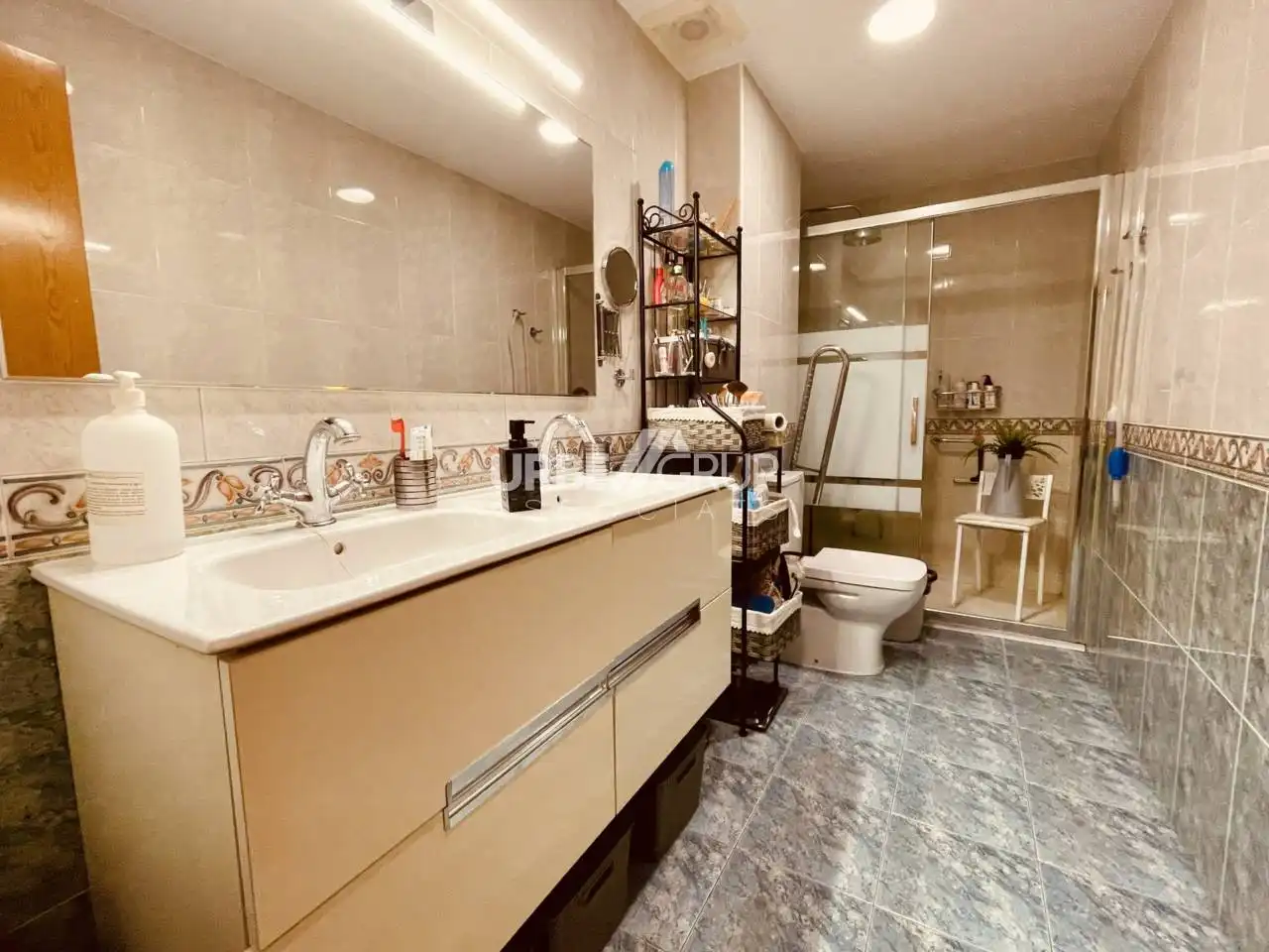 Badezimmer von Wohnung zum Verkauf in Terrassa mit Klimaanlage, Heizung und Privatgarten