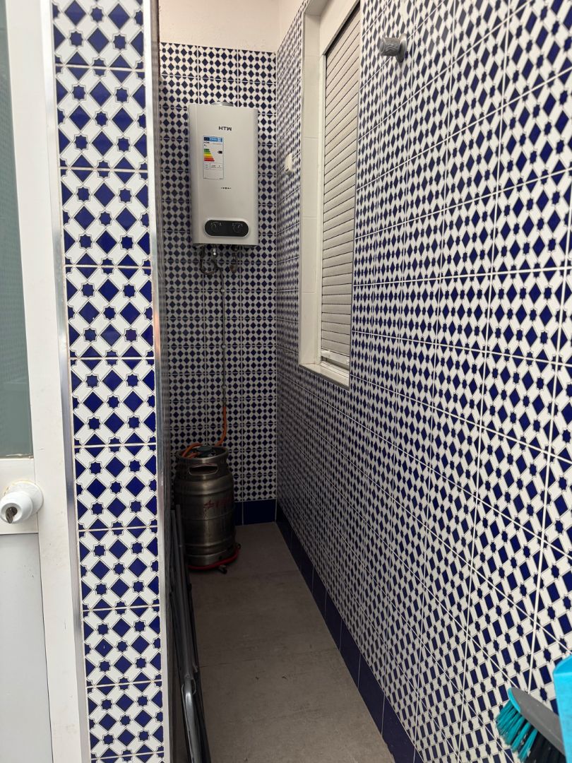 Bathroom of Flat to rent in  Melilla Capital  with Furnished, Oven and Washing machine