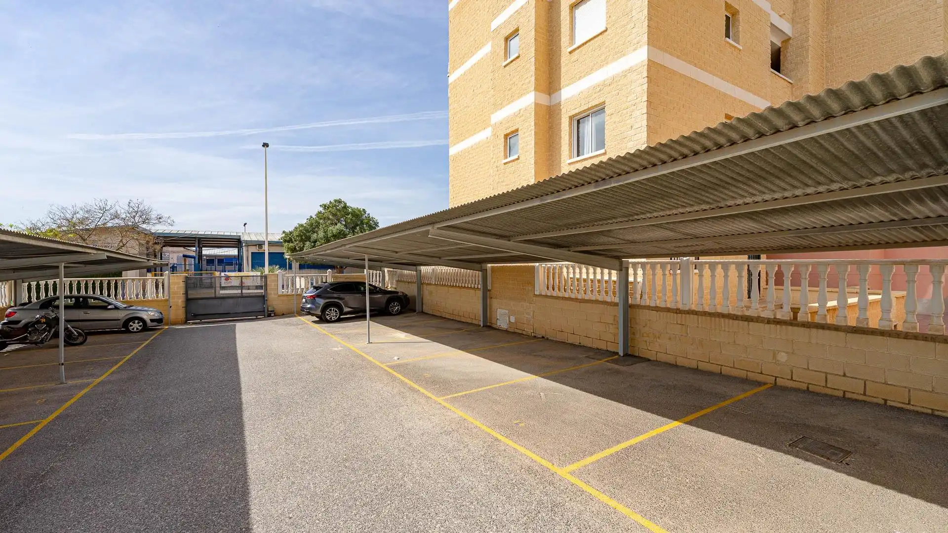 Parking de Planta baja en venta en Torrevieja con Jardín privado, Terraza y Trastero