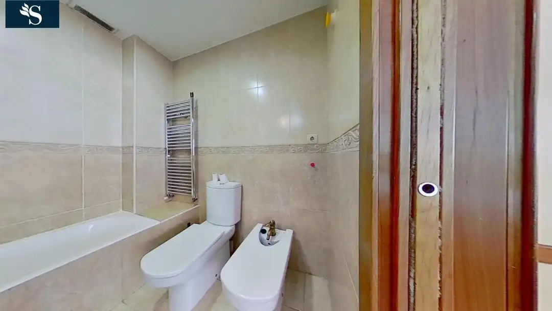 Bathroom of Flat for rent in Madrid  with Air Conditioner, Heating and Terrace