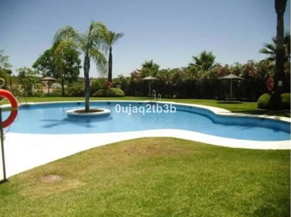 Piscina de Apartament en venda en Estepona amb Aire condicionat, Terrassa i Piscina comunitària