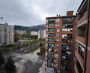 Vista exterior de Pis en venda en Barakaldo  amb Calefacció, Terrassa i Traster