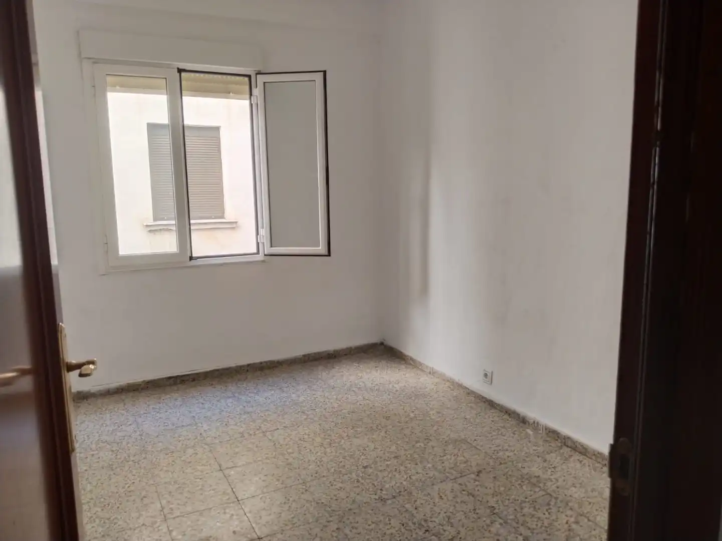Schlafzimmer von Wohnung zum Verkauf in  Logroño mit Heizung und Möbliert