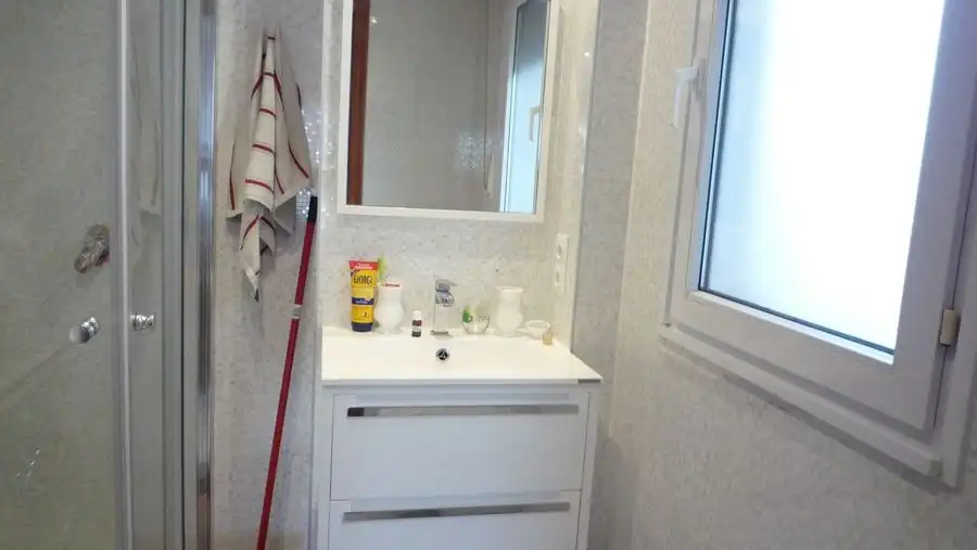 Baño de Piso en venta en Santander con Calefacción, Trastero y Amueblado