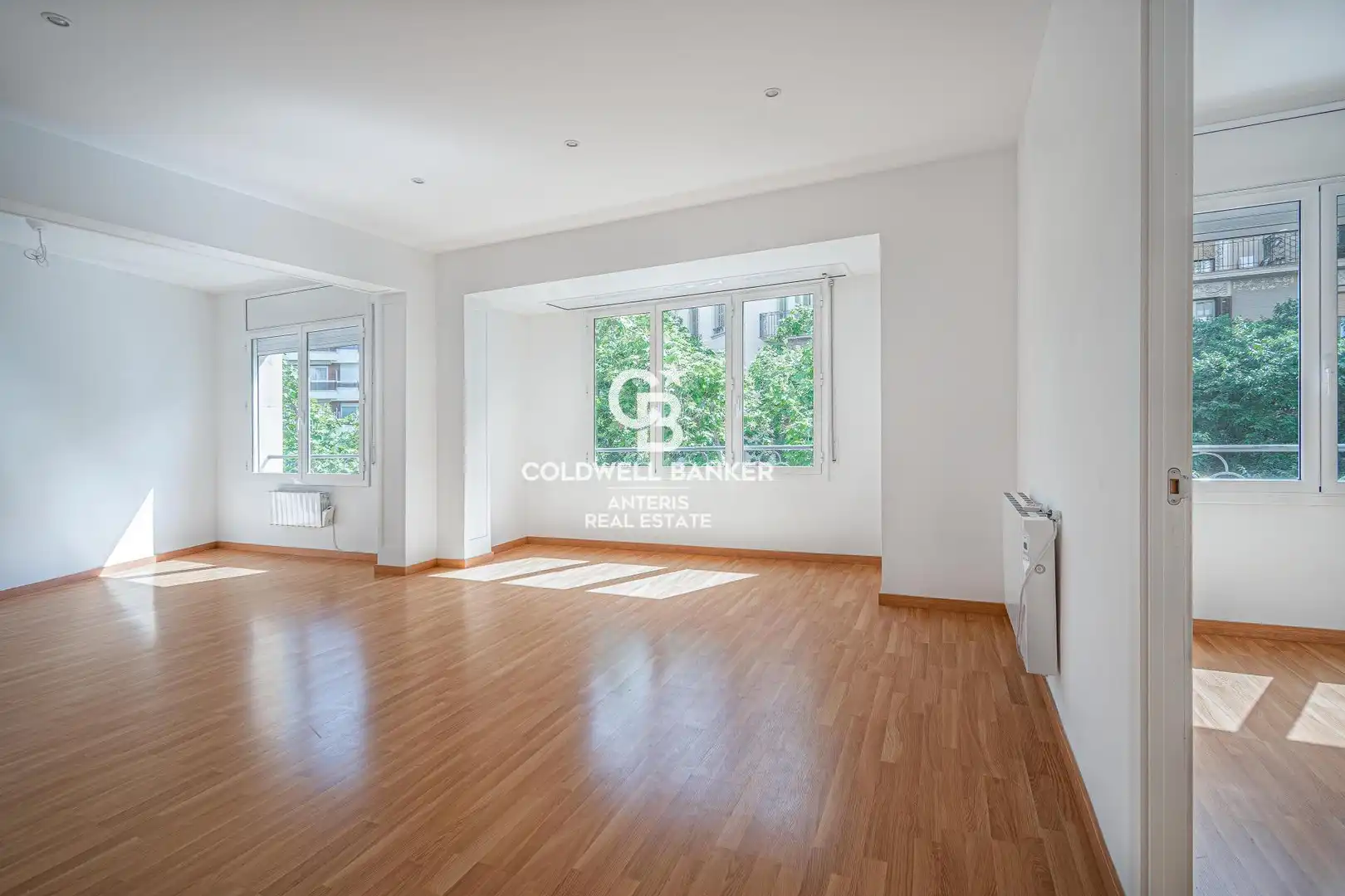 Vista exterior de Piso en venta en Barcelona con Aire acondicionado, Calefacción y Parquet