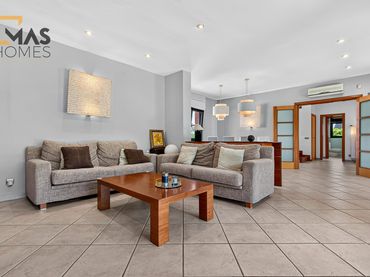 Villa con balcone in vendita a Carrer Major