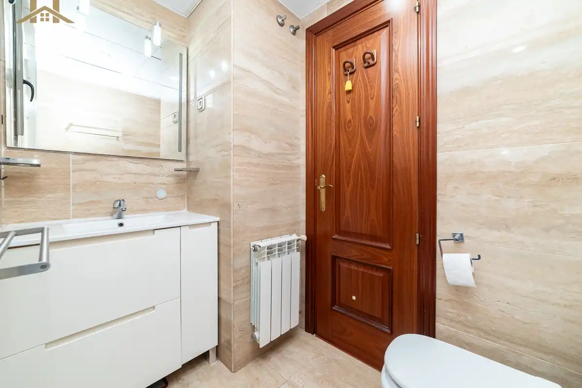 Badezimmer von Wohnung zum Verkauf in Villaviciosa de Odón mit Klimaanlage, Abstellraum und Balkon