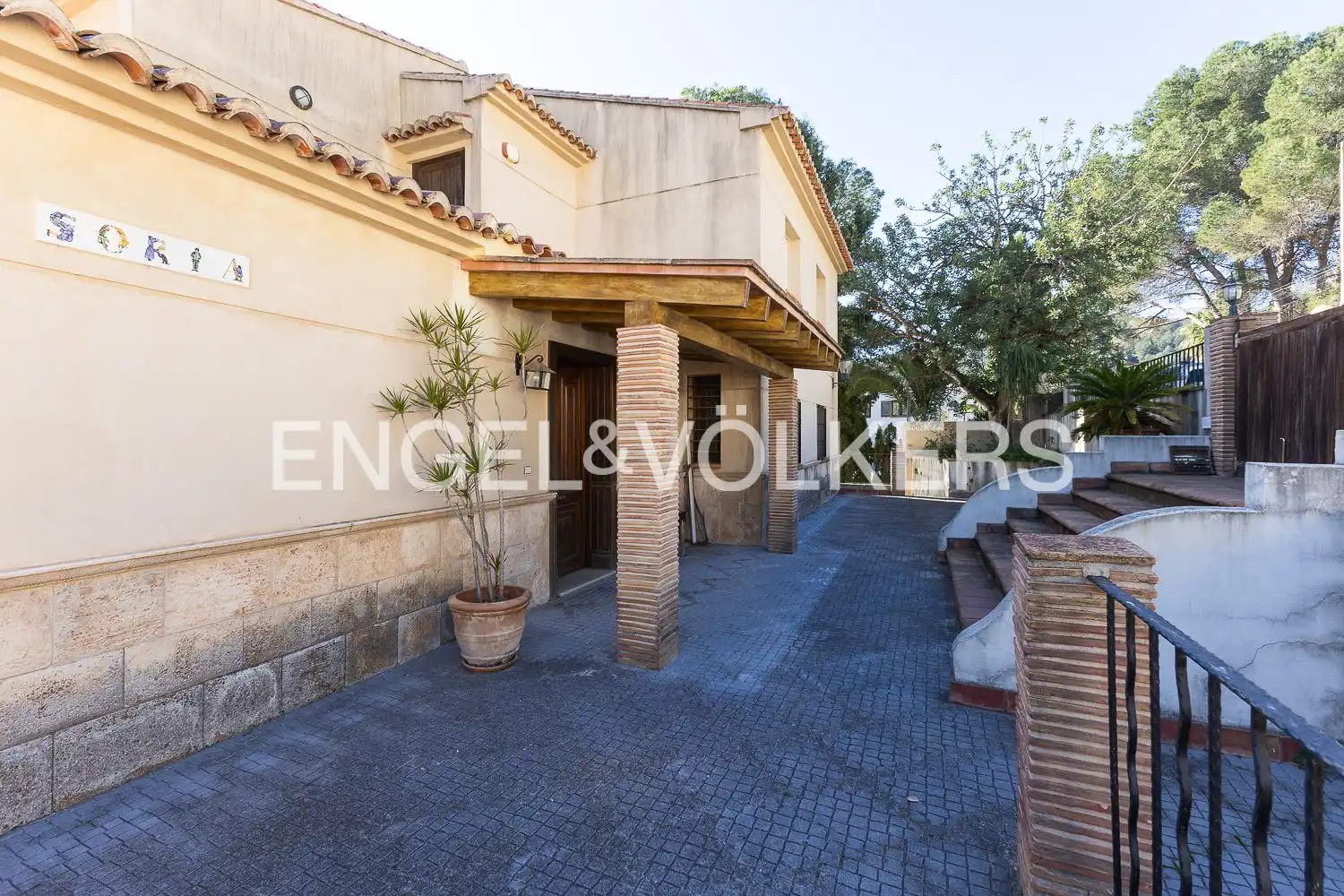 Casa con jardín en venta en Oliva pueblo, imagen 2