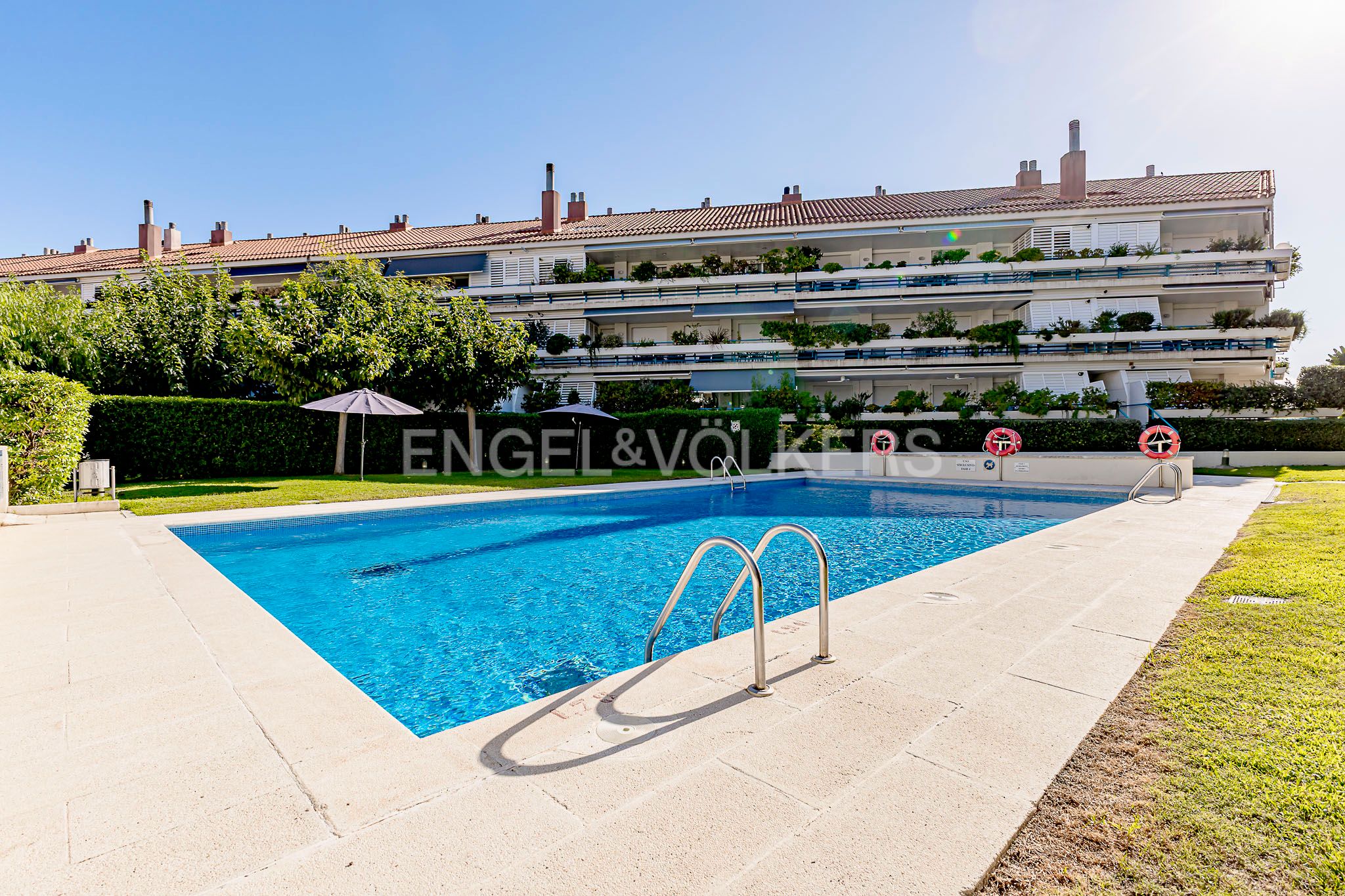 Swimming pool of Attic to rent in Sitges  with Air Conditioner, Heating and Terrace