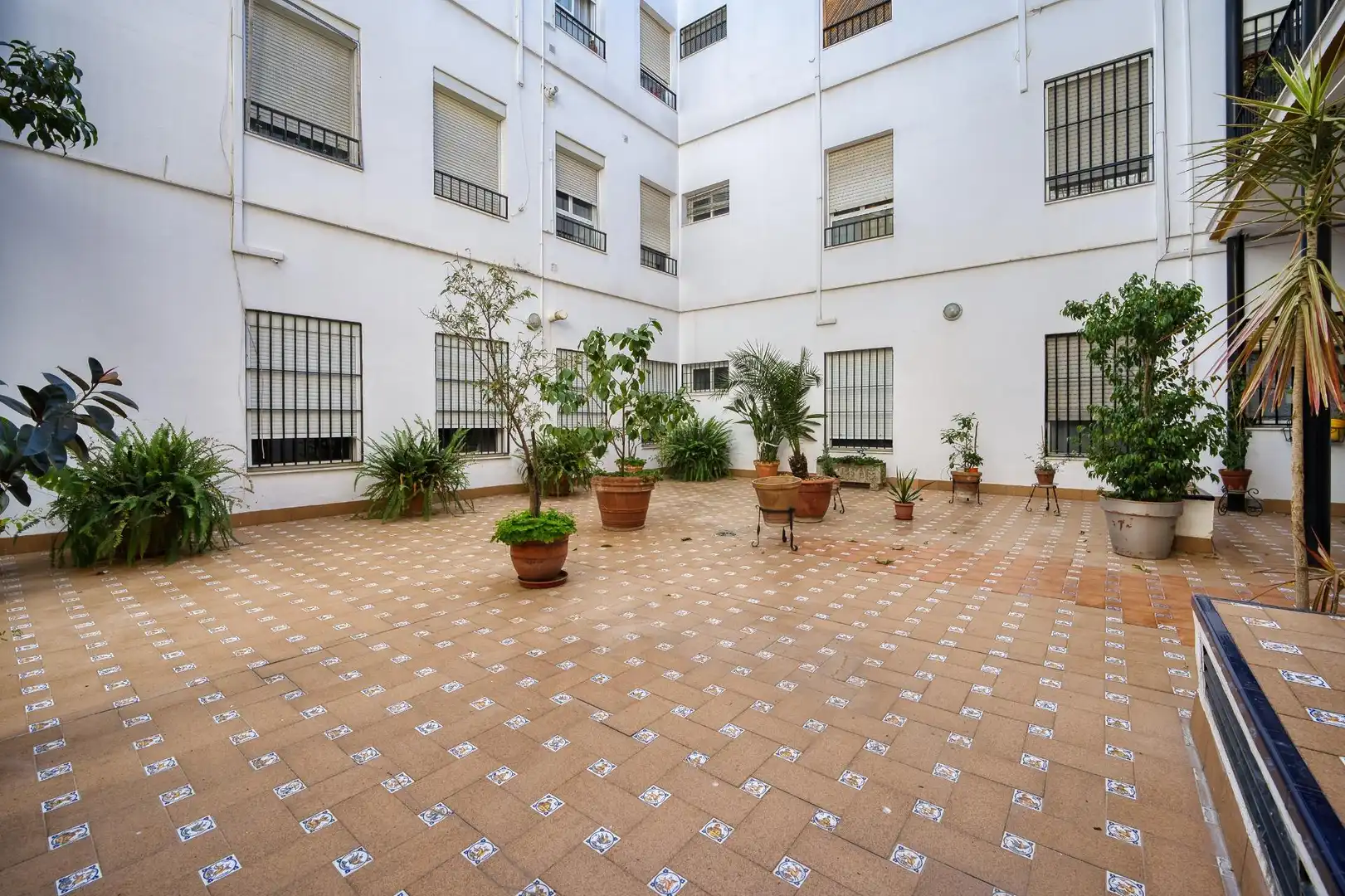 Vista exterior de Pis en venda en Sevilla amb Aire condicionat i Traster