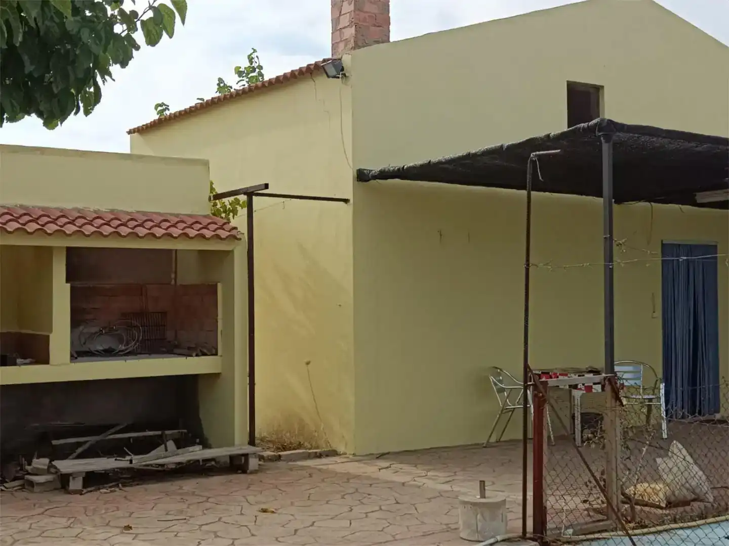 Vista exterior de Finca rústica en venda en Valdealgorfa amb Jardí privat, Piscina i Moblat