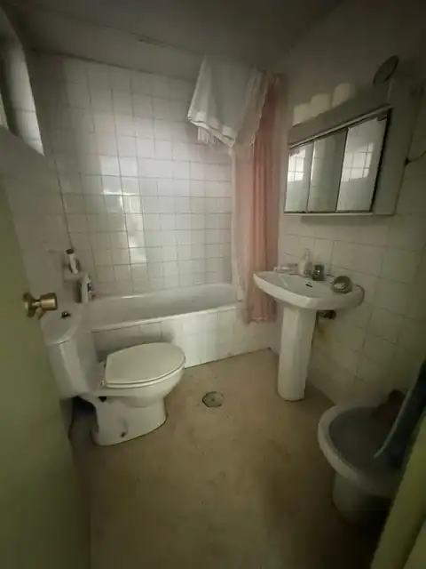 Baño de Piso en venta en Pravia con Calefacción y Amueblado