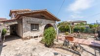 Vista exterior de Casa o xalet en venda en Parets del Vallès amb Aire condicionat, Terrassa i Balcó