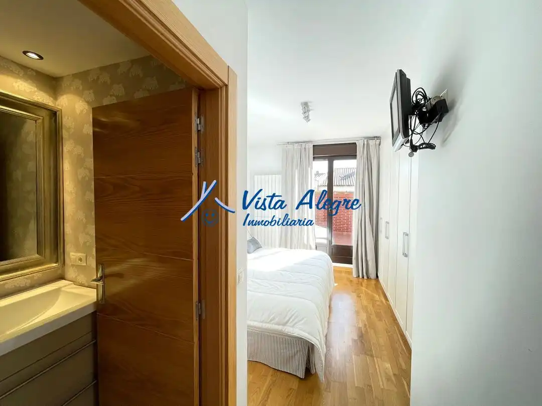 Habitación de Ático en venta en Haro con Calefacción, Parquet y Terraza