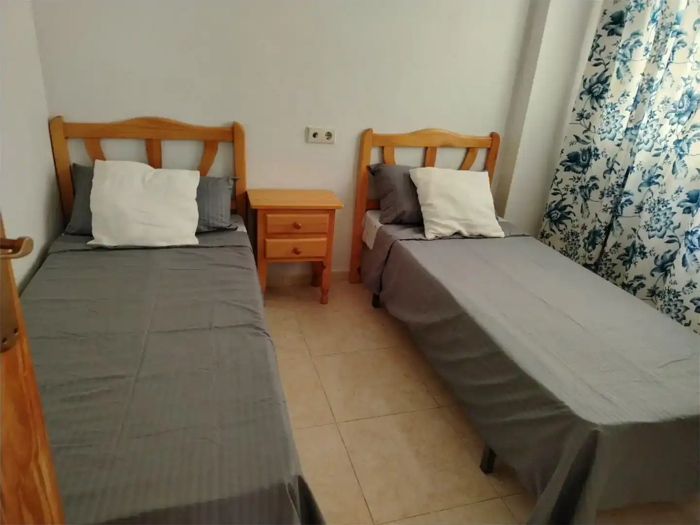 Schlafzimmer von Wohnung zur Miete in Torrevieja mit Schwimmbad