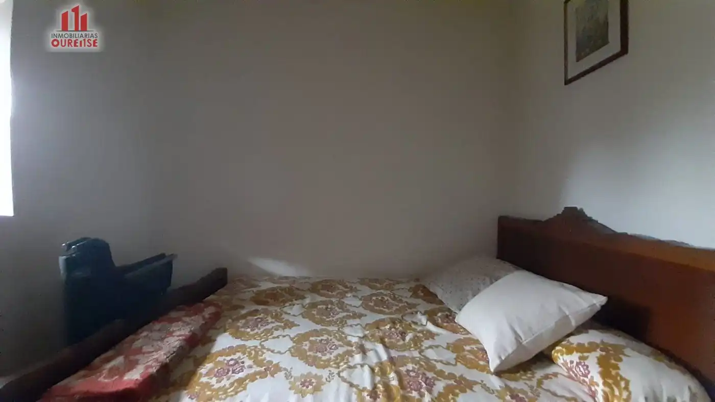 Schlafzimmer von Haus oder Chalet zum Verkauf in Ourense Capital  mit Balkon
